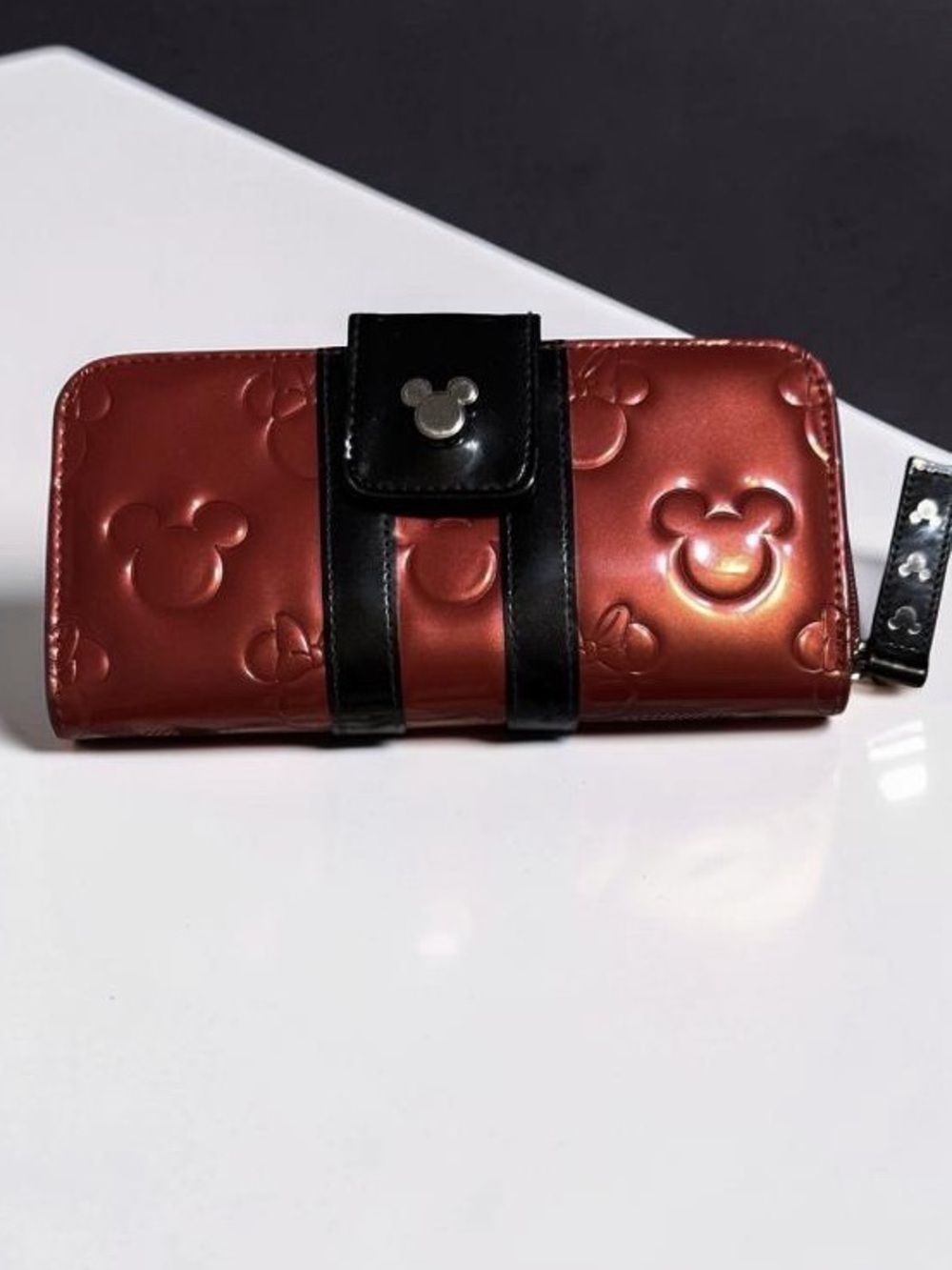 Disney Parks Boutique Mickie ❤️Minnie Embossed Red&Black large zip wallet♥️ EUC